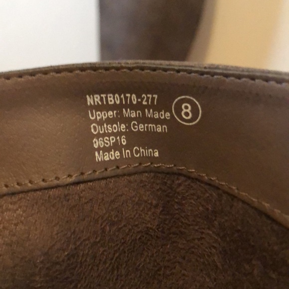 Tall boots - Picture 6 of 6